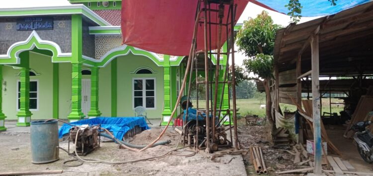Sumur Bor Sediakan Air Bersih Warga