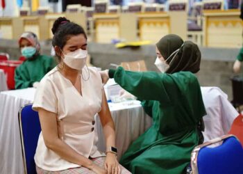 Mendes Minta Warga Desa Tuntaskan Vaksinasi Dosis Kedua