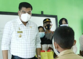 Bupati Lampung Tengah Musa Ahmad meminta seluruh insan pendidikan di sekolah benar-benar mematuhi protokol kesehatan.