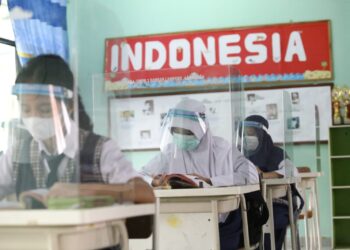 Pembelajaran tatap  muka  di  SMP Negeri  1  Bandar  Lampung,  Senin  (27/9). LAMPUNG POST/SUKISNO