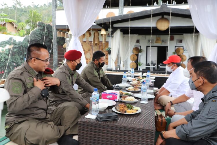 Bupati Lambar Parosil Mabsus bersama Kepala BIN Lampung dan Kaposda bahas pelaksanaan vaksin di Lambar. DOK