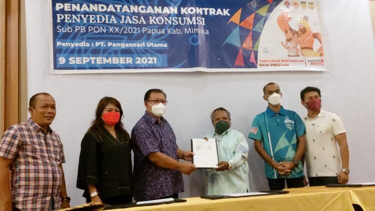Penandatanganan MoU antara PT Pangansari Utama dengan Bupati Mimika untuk penyediaan konsumsi PON XX 2020.Istimewa