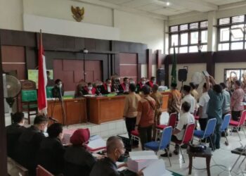 Saksi mengucap sumpah dalam sidang lanjutan pembuktian tindak pidana korupsi dana hibah pembangunan Masjid Raya Sriwijaya, di Pengadilan Negeri Palembang, Sumsel, Selasa 7 September 2021.FOTO ANTARA/M Riezko Bima Elko