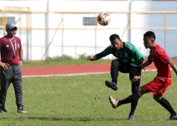 Pelatih tim sepak bola putra Aceh, Fakhri Husaini.(ANTARA/IRWANSYAH PUTRA)