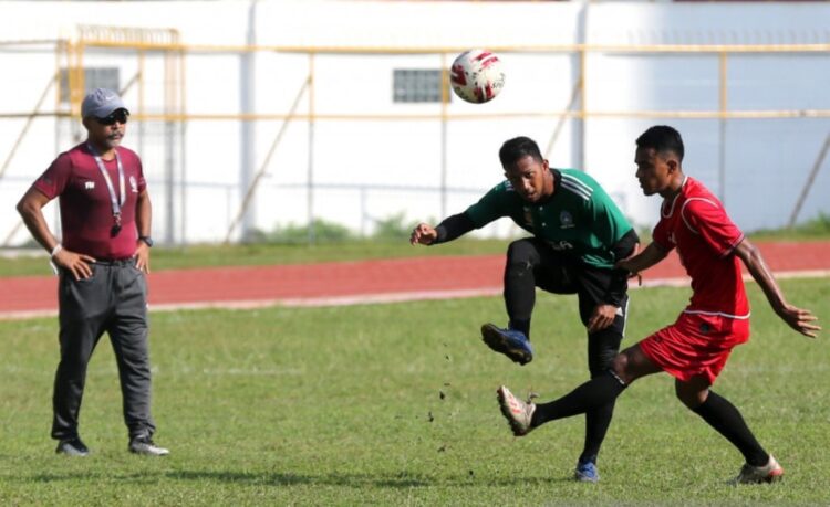 Pelatih tim sepak bola putra Aceh, Fakhri Husaini.(ANTARA/IRWANSYAH PUTRA)