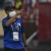 Kepala Pelatih tim Aceh Fakhri Husaini memberikan instruksi kepada pemainnya saat pertandingan babak enam besar sepak bola putra PON Papua di Stadion Mandala, Kota Jayapura, Papua, Rabu (6/10).(ANTARA/NOVA WAHYUDI)