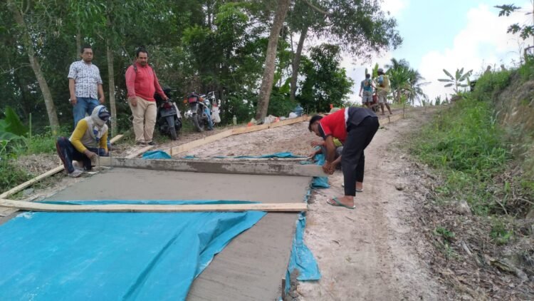 Desa Sidoasri Bangun Jalan Penghubung Antar Dusun