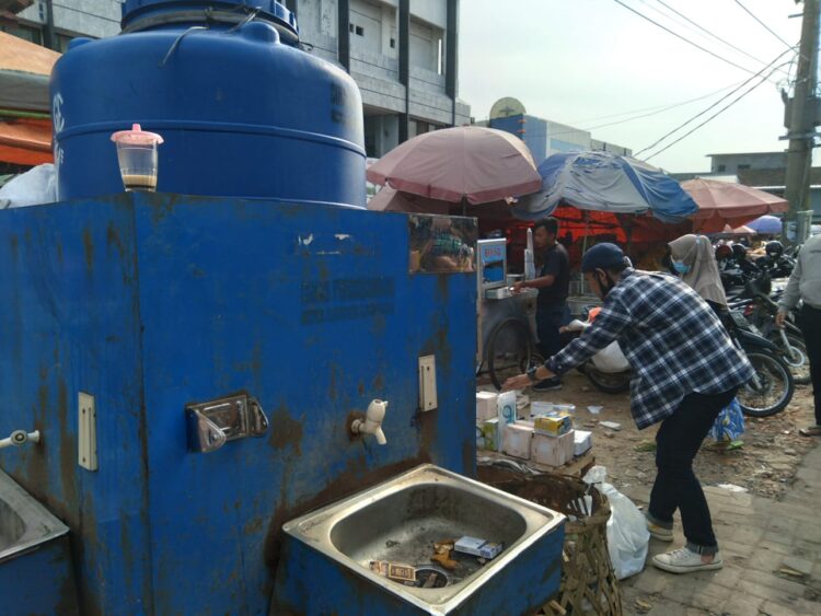 Tempat cuci tangan yang berada di area Pasar Tugu, Bandar Lampung, sudah berbulan-bulan tak diisi air. Sehingga membuat para pengunjung dan pembeli tidak lagi mencuci tangan saat beraktivitas di pasar.