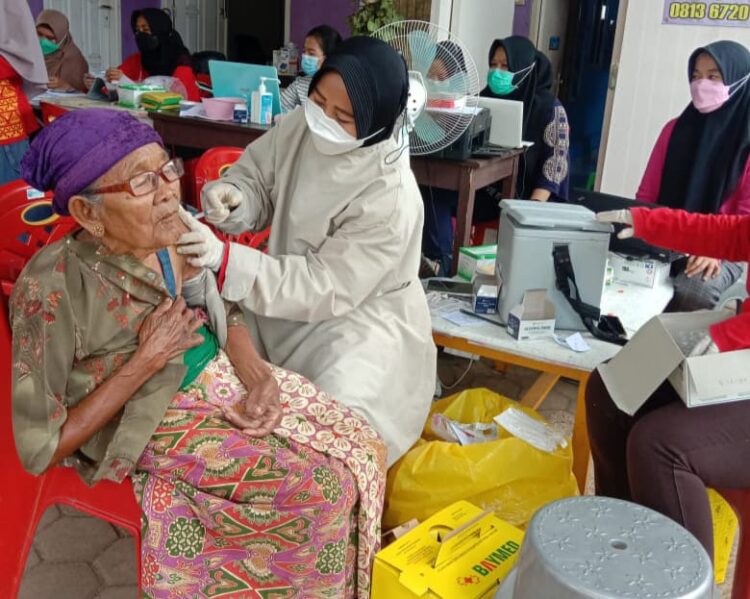Puskesmas di Natar Tuntaskan Vaksin Lansia