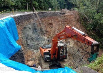 perbaikan bahu jalan