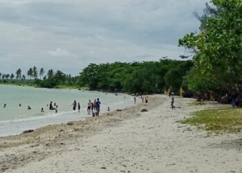 pantai setiap akhir pekan