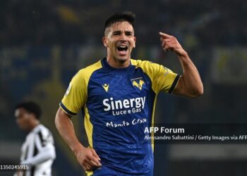Selebrasi penyerang Hellas Verona, Giovanni Simeone, usai membobol gawang Juventus.
(AFP/ALESSANDRO SABATINI)