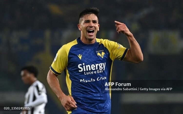 Selebrasi penyerang Hellas Verona, Giovanni Simeone, usai membobol gawang Juventus.
(AFP/ALESSANDRO SABATINI)