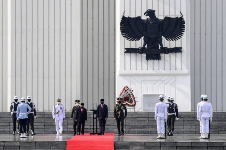 Ilustrasi upacara hari pahlawan di Taman Makam Pahlawan, Kalibata, Jakarta.Dok. BPMI Setpres