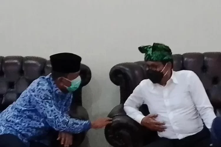 Menteri Desa PDTT, Abdul Halim Iskandar bersama Bupati Pesisir Selatan Rusma Yul Anwar. ANTARA/ HO Pemkab Pessel.