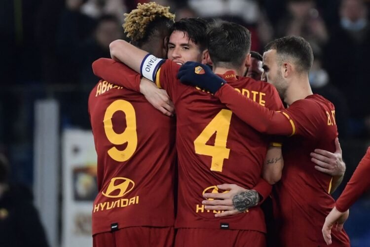 LAGA SERIE A. Pemain AS Roma melakukan selebrasi usai mencetak gol ke gawang Spezia di laga Serie A.
AFP/FILIPPO MONTEFORTE