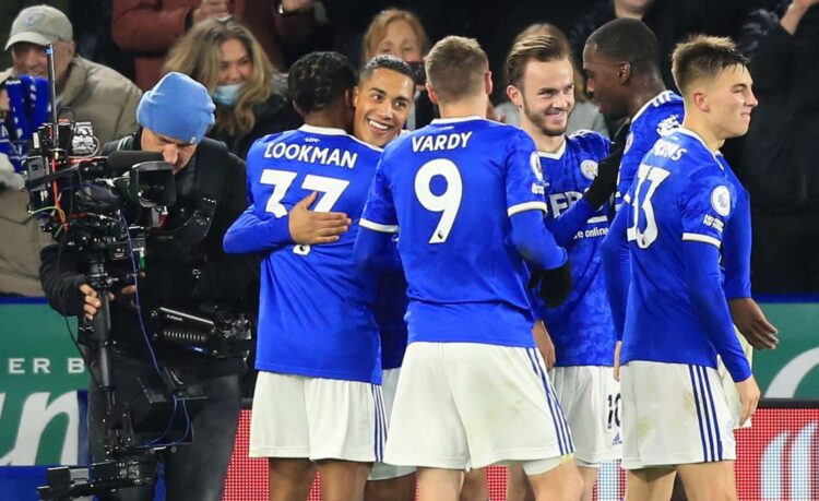 CETAK GOL
Para pemain Leicester City melakukan selebrasi usai mencetakgol ke gawang Liverpool di laga Liga Primer Inggris.  AFP/Lindsey Parnaby  