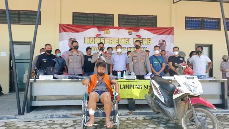 Kapolres Lampung Selatan AKBP Edwin press rilis ungkap kasus tindak pidana pembunuhan, Senin 13 Desember 2021. Lampung Post / Perdhana