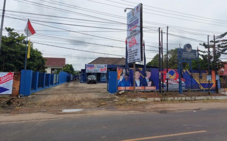 Dewan Pimpinan Daerah (DPD) Partai NasDem Lampung Tengah membuka Posko Relawan Muktamar Ke-34 Nahdlatul Ulama (NU), di kantor sekretariat. (Lampost.co/Raeza)