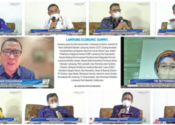 LAMPUNG ECONOMIC SUMMIT. Suasana peserta dan narasumber Lampung Economic Summit di Swiss-Belhotel Bandar Lampung, Kamis (27/1). Dialog tersebut menghadirkan pengamat ekonomi Asrian Hendi Caya, Kabid Pelaksana Anggaran Kanwil DJBP Lampung Puji Supriyanto, Kepala Bidang Perencanaan Perekonomian Bappeda Provinsi Lampung Bobby Irawan, Kepala Balai Karantina Pertanian Kelas I Bandar Lampung, Muh Jumadhi, Kasi Perizinan dan Fasilitas II Kantor Wilayah Direktorat Jenderal Bea dan Cukai (DJBC) Sumatera Bagian Barat, Dwi Harwanto, Head of Buying Station PT Sulotco Jaya Abadi, Moelyono Soesilo, ekonom senior Kantor Perwakilan BI Lampung Tri Setyoningsih, dan Pemimpin Redaksi Lampung Post Iskandar Zulkarnain.
LAMPUNG POST/ZAINUDDIN