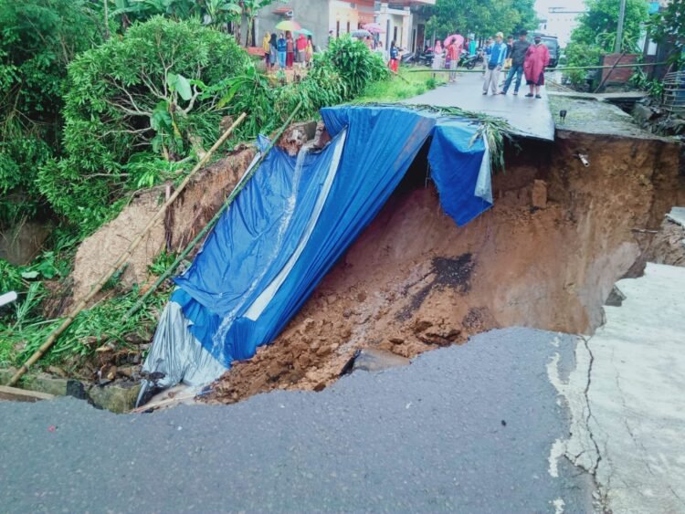 jalan penghubung antarkecamatan