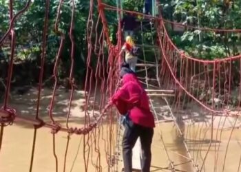jembatan gantung rusak