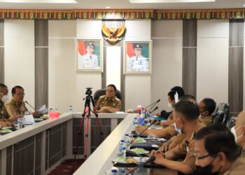 menanggulangi kemiskinan