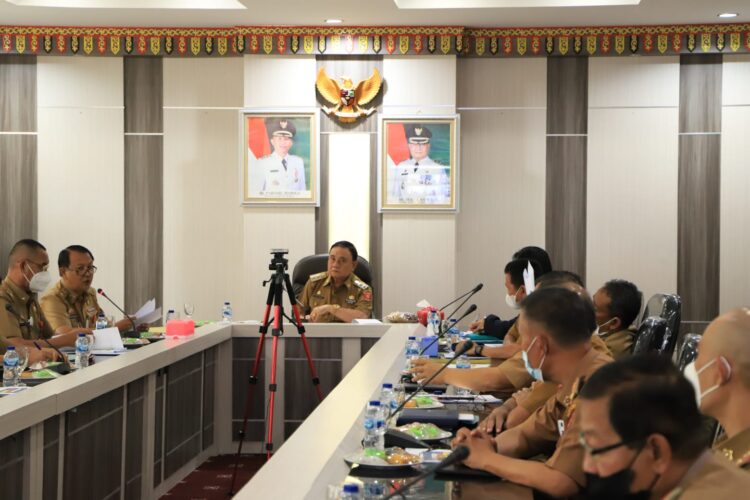 menanggulangi kemiskinan