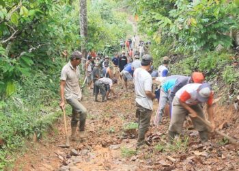 Warga Gulak-Galik Gelar Gotong Royong