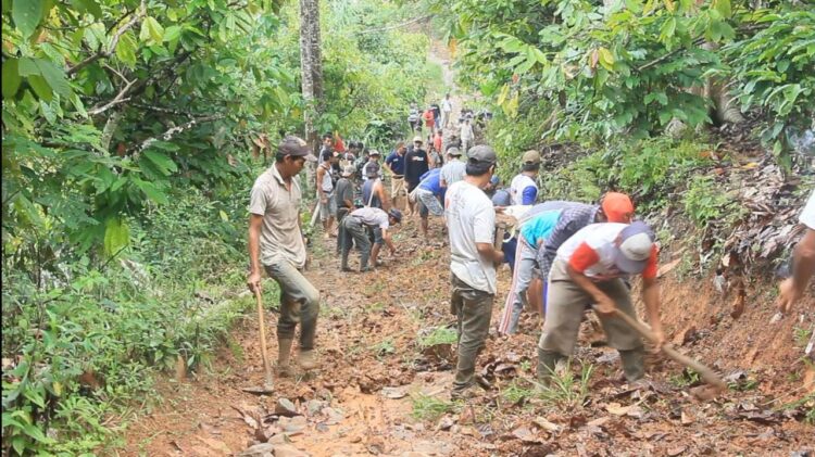 Warga Gulak-Galik Gelar Gotong Royong