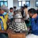 Pecatur melakukan silahturahmi dalam Turnamen Rajawali Chess Club di STM BLK Sukarame, Bandar Lampung, Minggu, 9 Januari 2022. Dok Rajawali Chess Club