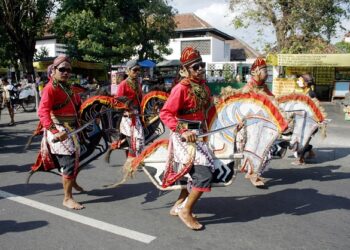 Kelurahan Gisikdrono Tingkatkan Kepedulian Sosial dan Budaya