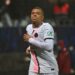 Penyerang PSG Kylian Mbappe melakukan selebrasi usai mencetak gol k gawnag Vannes di laga Coupe de France.
AFP/LOIC VENANCE