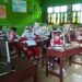 Siswa Kelas 6 SDN 2 Way Halim saat mengikuti kegiatan PTM terbatas. (LAMPUNG POST/DETA CITRAWAN)
