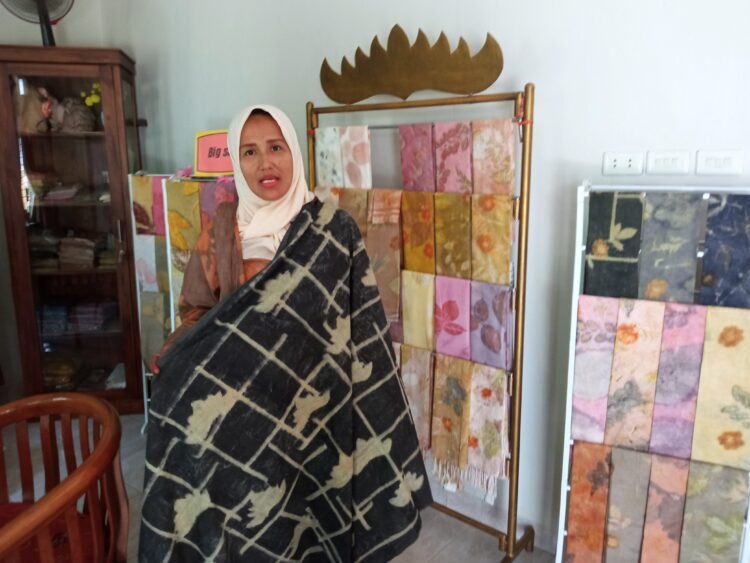 Kahut Sigerbori Kenalkan Produk Kain Motif Siger Lampung. Lampung Post/ Dian Wahyu K.