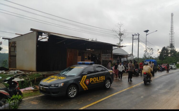 puting beliung menerjang