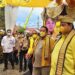 RAKER RAPIM GOLKAR. Ketua Umum Partai Golkar Airlangga Hartarto, Ketua DPD Golkar Lampung Arinal Djunaidi, dan jajaran saat menghadiri rapat pimpinan dan rapat kerja Golkar Lampung di Gedung Graha Karya Utama, Bandar Lampung, Sabtu (12/2). n LAMPUNG POST/SALDA ANDALA