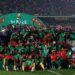 KAMERUN JUARA III PIALA AFRIKA. Para pemain Kamerun merayakan keberhasilan mereka meraih podium ketiga Piala Afrika (CAN) 2021 setelah menang adu penalti atas Burkina Faso di Stade Ahmadou-Ahidjo di Yaounde, Minggu (6/2).
AFP/DANIEL BELOUMOU OLOMO