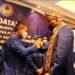 LANTIK PENGURUS DPW GARPU LAMPUNG. Ketua DPP Gerakan Restorasi Pedagang dan UMKM (DPP Garpu) Jufri R Lumintang usai melantik Ketua DPW Garpu Lampung Maulana Rosyit Efendi dan pengurus di Hotel Sheraton Bandar Lampung, Kamis (24/3). Pelantikan itu juga dihadiri Dewan Pakar Garpu Pietra M Paloh, Ketua DPW Partai NasDem Lampung Herman HN.
LAMPUNG POST/ANDI APRIADI
