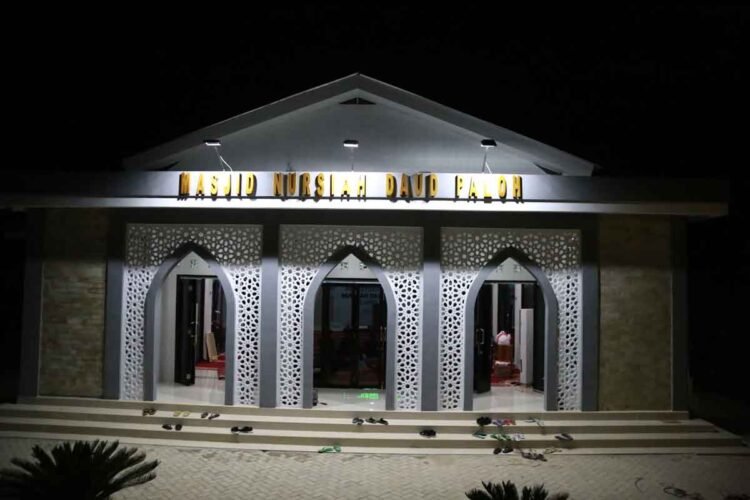 MASJID NURSIAH DAUD PALOH. Suasana Masjid Nursiah Daud Paloh yang berada di lingkungan Kantor Harian Umum Lampung Post, Kamis (24/3). Rencananya masjid tersebut akan diresmikan hari ini (25/3) dan akan dibuka bagi masyarakat sekitar kantor untuk beribadah.
LAMPUNG POST/ZAINUDDIN