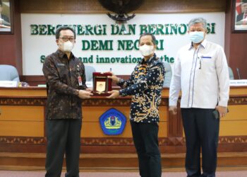 Universitas Lampung dan Kementerian Dalam Negeri melakukan penandatanganan pernyataan kehendak atau letter of intent (LoI). (Dok. Lampung Post)