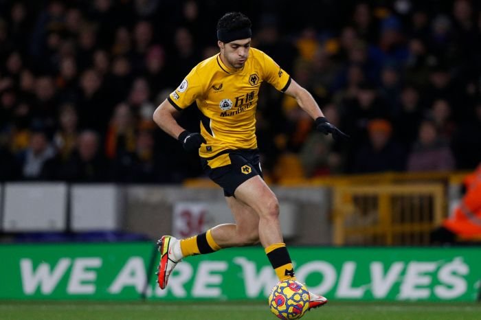Striker Wolverhampton, Raul Jimenez dilaporkan menjaditarget klub raksasa Jerman, Bayern Muenchen, pada bursa transfer musim panasini.    AFP/ADRIAN DENNIS