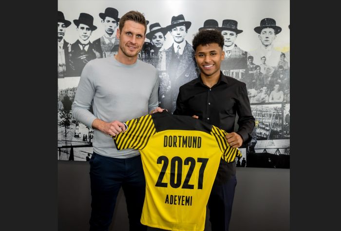 Karim Adeyemi (kanan) bergabung ke Borussia Dortmund.
TWITTER @BLACKYELLOW