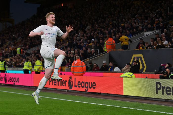 CETAK GOL. Gelandang Manchester City Kevin De Bruyne melakukan selebrasi usai mencetak gol ke gawang Wolverhampton Wanderers di laga lanjutan Liga Primer Inggris, Kamis (12/5) dini hari WIB.
AFP/PAUL ELLIS