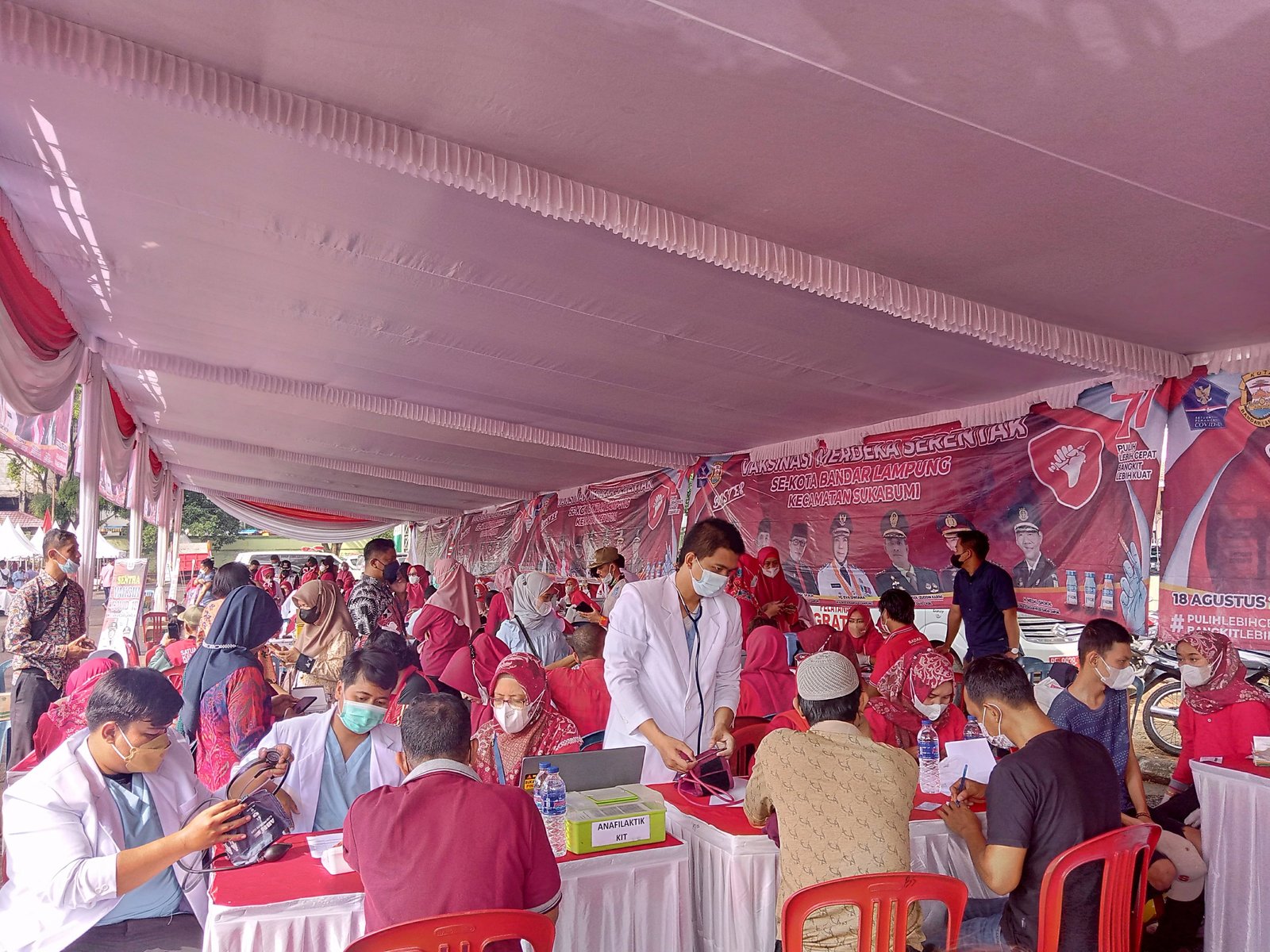 Pemerintah Kota Bandar Lampung menggelar Vaksinasi Merdeka di Lapangan Saburai, Kamis, 18 Agustus 2022. Lampung Post/ Umar Robbani