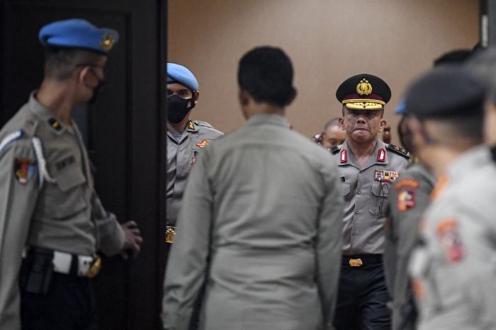 Mantan Kadiv Propam Polri Irjen Ferdy Sambo (kanan).ANTARA FOTO/M Risyal H