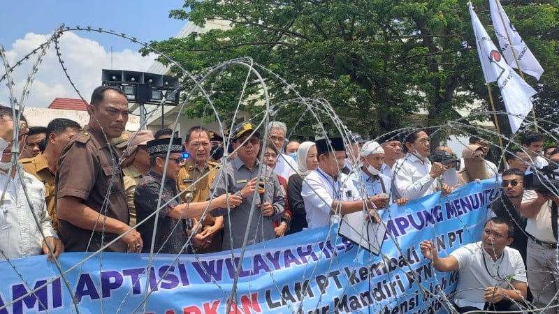 Aksi damai Aptisi Lampung, hari ini. (LAMPOST/ANDRE)
