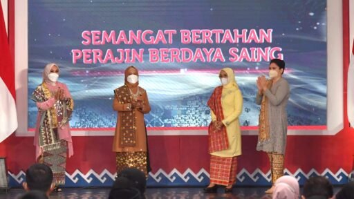 Ibu Iriana Joko Widodo secara resmi membuka Pameran Kerajinan Nusantara (Kriyanusa) Tahun 2022, yang digelar di Jakarta Convention Center, pada Rabu, 21 September 2022. Foto: BPMI Setpres/Rusman