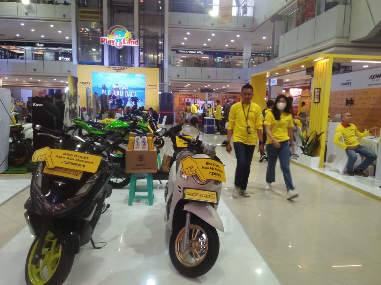 Adira Finance menggencarkan program pembiayaan kendaraan roda empat, roda dua dan durable ( elektronik, sepeda listrik, gadget, furniture).