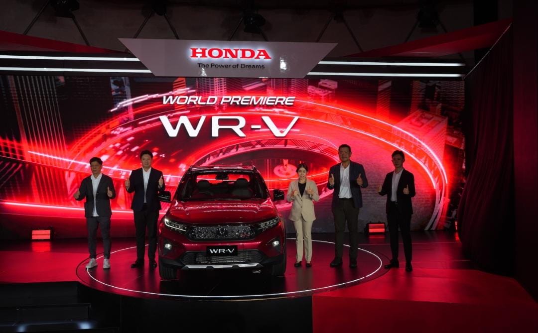 Honda meluncurkan Honda WR-V di Jakarta. Produk terbaru ini menjadi model pertama Honda di segmen Small SUV di Indonesia, memadukan karakter khas SUV Honda yang memiliki performa dan teknologi terdepan dengan desain lebih compact dan gaya lebih sporty. ISTIMEWA